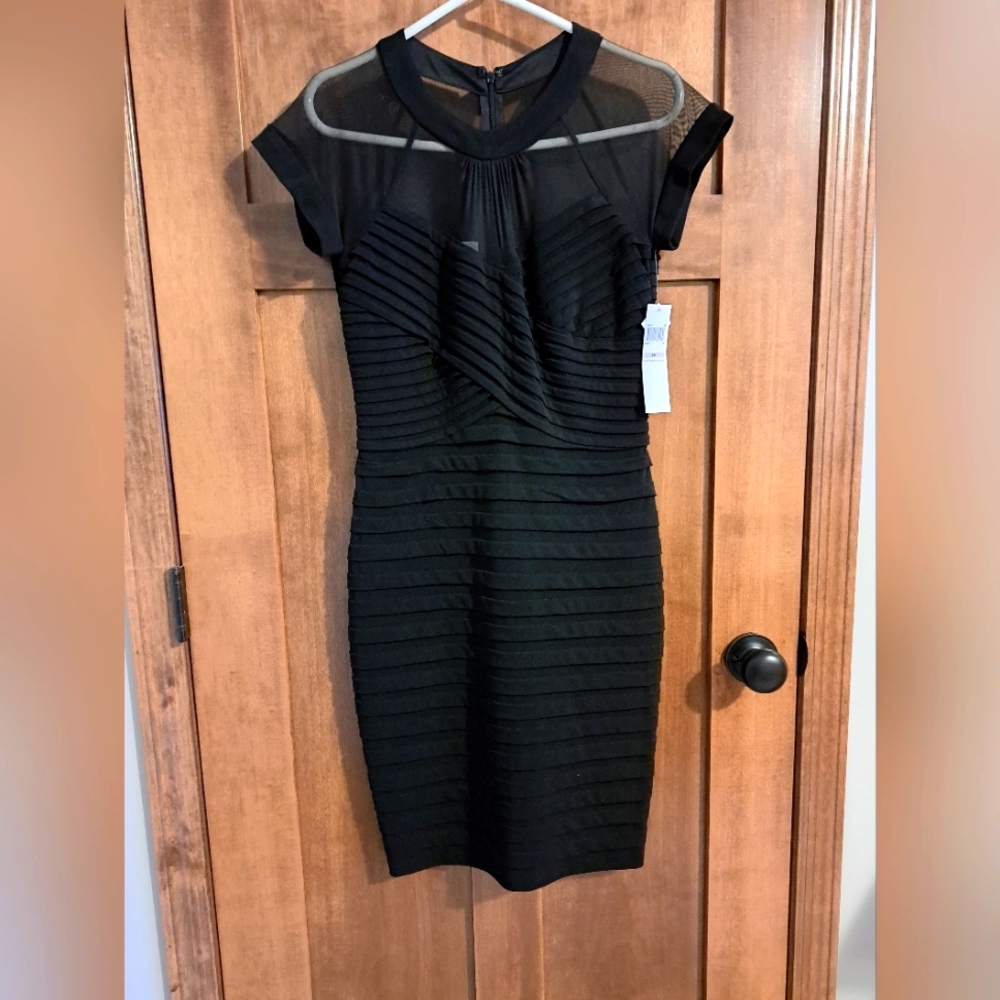 London Times Petite Formal Dress. Size 6P. Color: Black